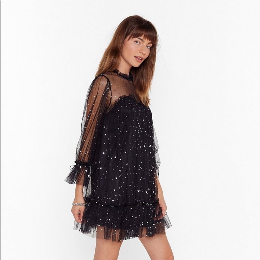 Star and wide mesh mini dress.